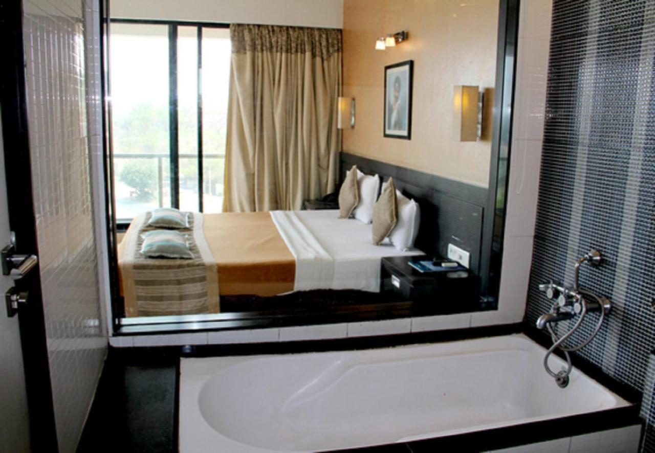 Hotel Princess Park Daman Bagian luar foto